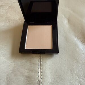 What's Up Beauty Black Compact! Shade Light. New